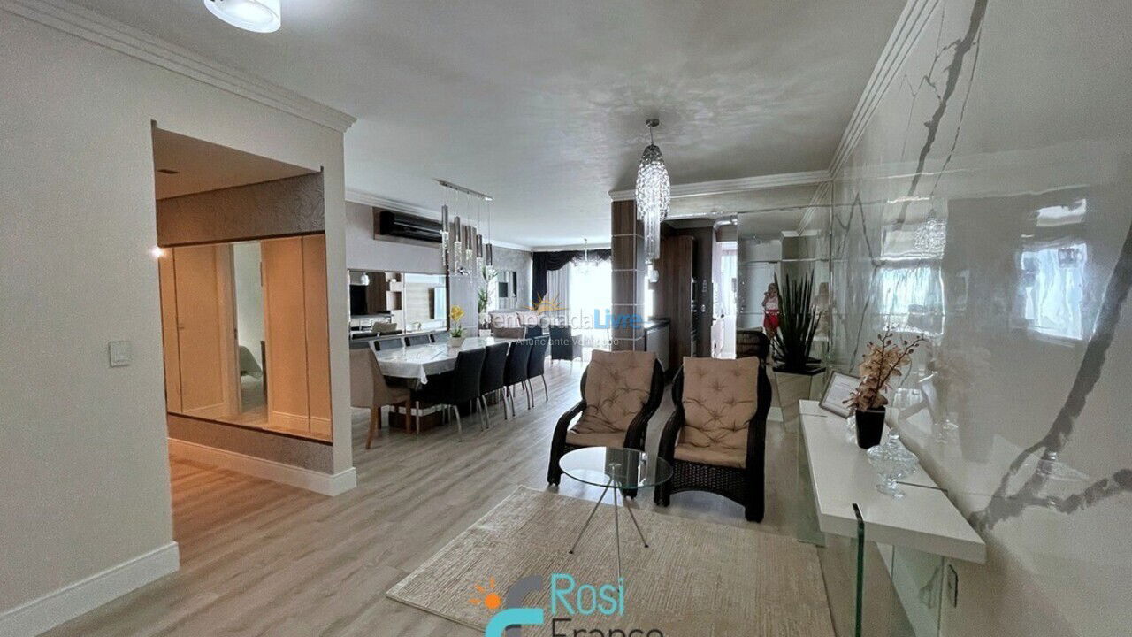 Apartamento para aluguel de temporada em Itapema (Meia Praia Frente Mar)