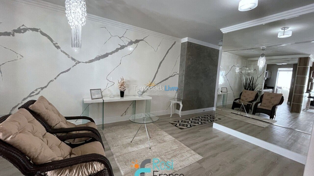 Apartamento para aluguel de temporada em Itapema (Meia Praia Frente Mar)