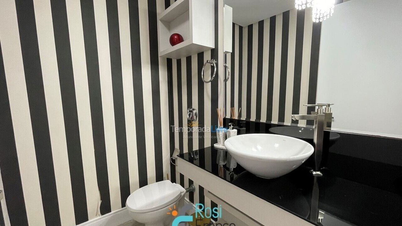 Apartamento para aluguel de temporada em Itapema (Meia Praia Frente Mar)