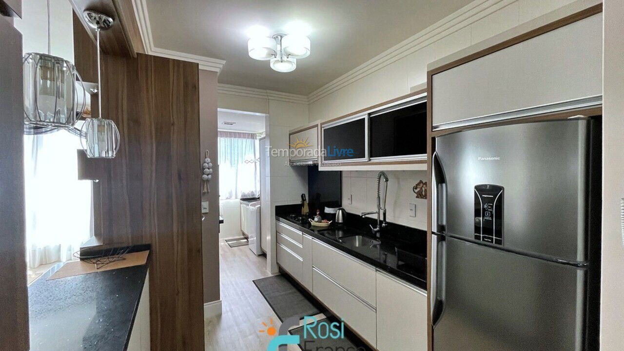 Apartamento para aluguel de temporada em Itapema (Meia Praia Frente Mar)