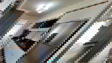 Apartamento frente mar 4 suítes Meia Praia SC