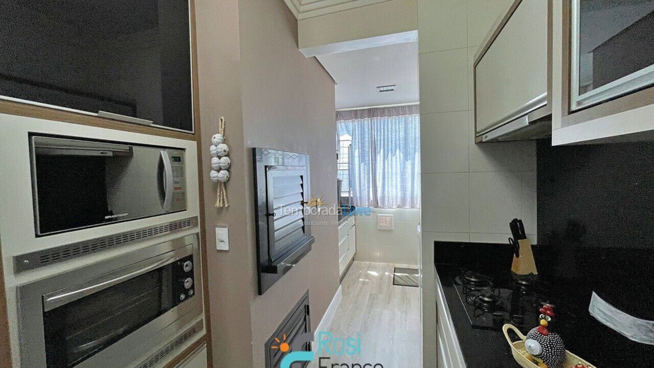 Apartamento para aluguel de temporada em Itapema (Meia Praia Frente Mar)