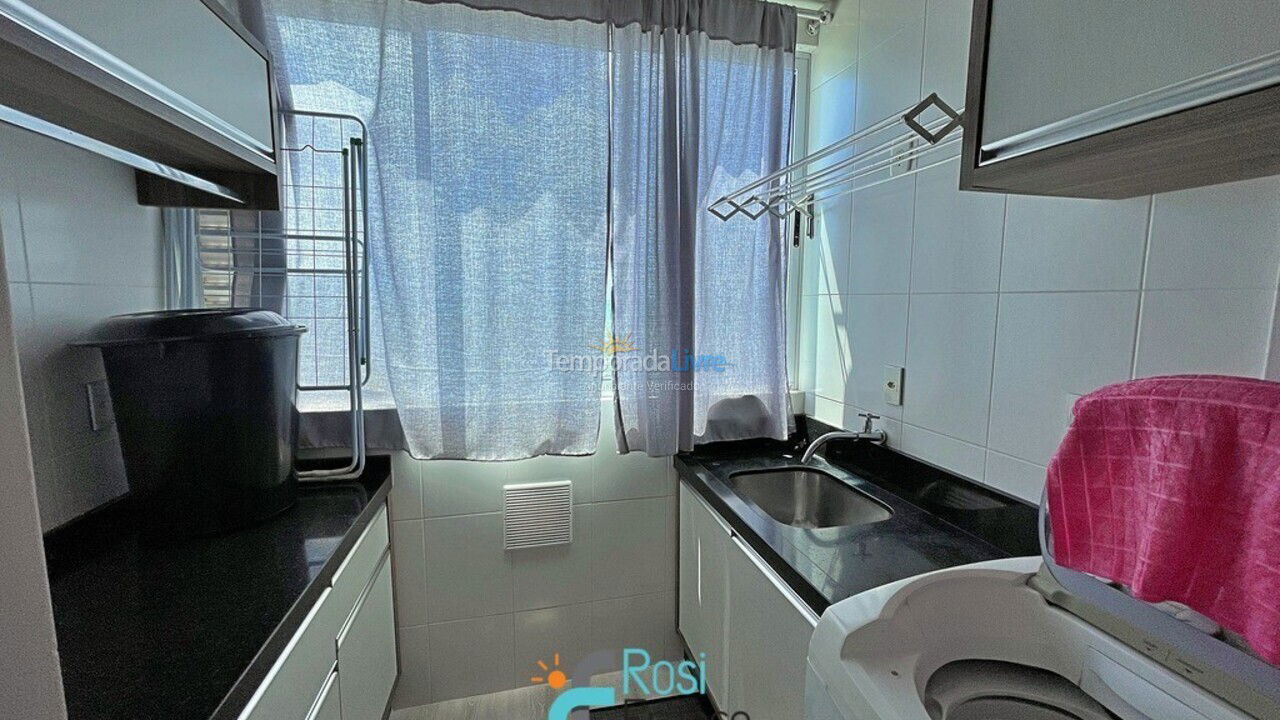 Apartamento para aluguel de temporada em Itapema (Meia Praia Frente Mar)