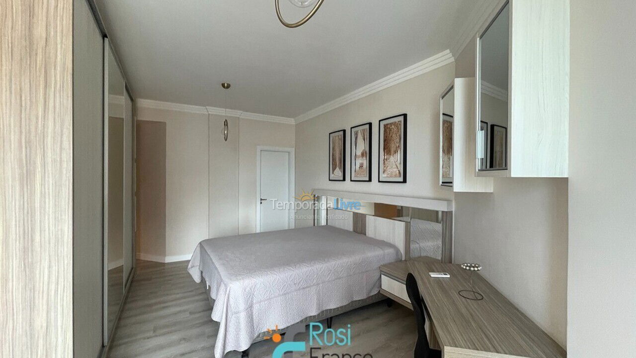 Apartamento para aluguel de temporada em Itapema (Meia Praia Frente Mar)