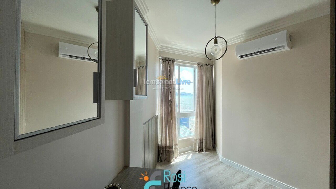 Apartamento para aluguel de temporada em Itapema (Meia Praia Frente Mar)