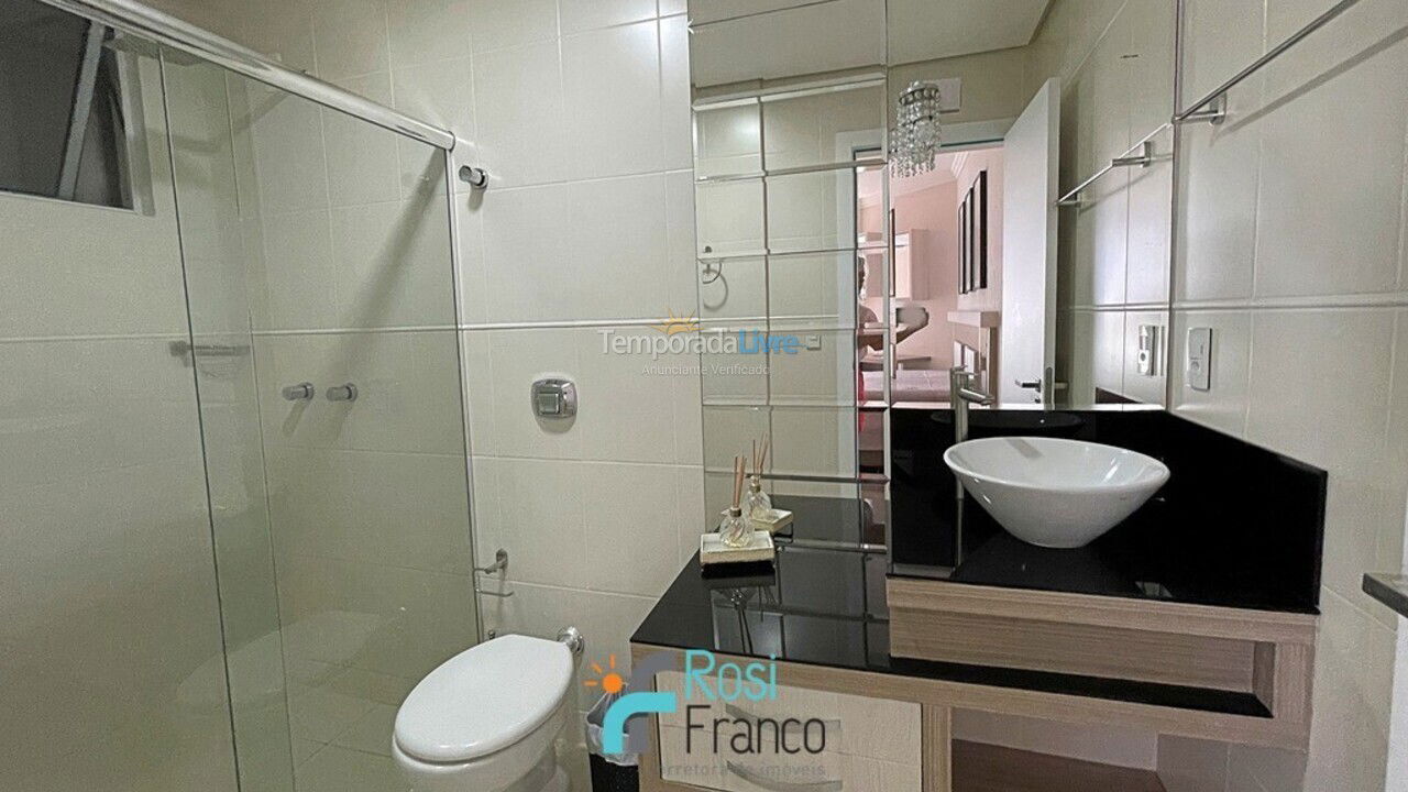 Apartamento para aluguel de temporada em Itapema (Meia Praia Frente Mar)