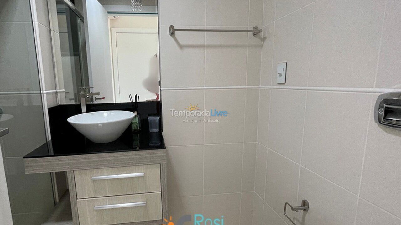 Apartamento para aluguel de temporada em Itapema (Meia Praia Frente Mar)