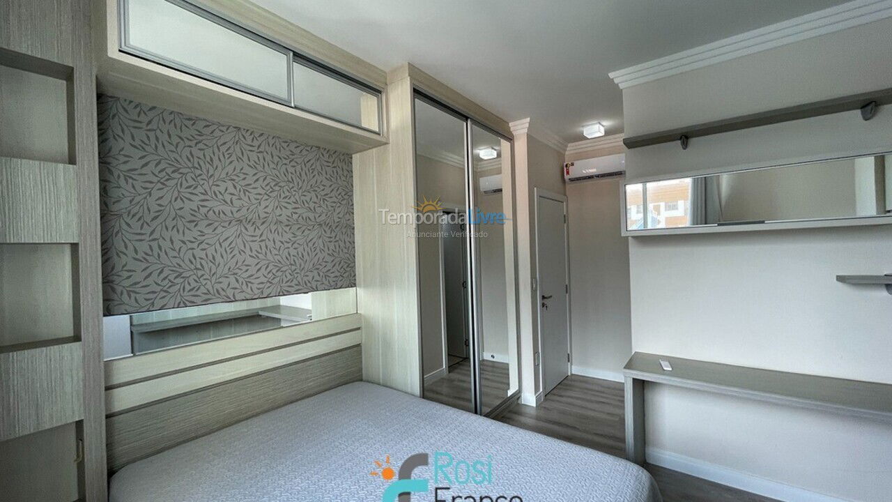 Apartamento para aluguel de temporada em Itapema (Meia Praia Frente Mar)