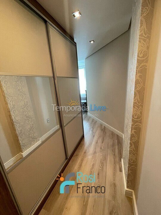 Apartamento para aluguel de temporada em Itapema (Meia Praia Frente Mar)
