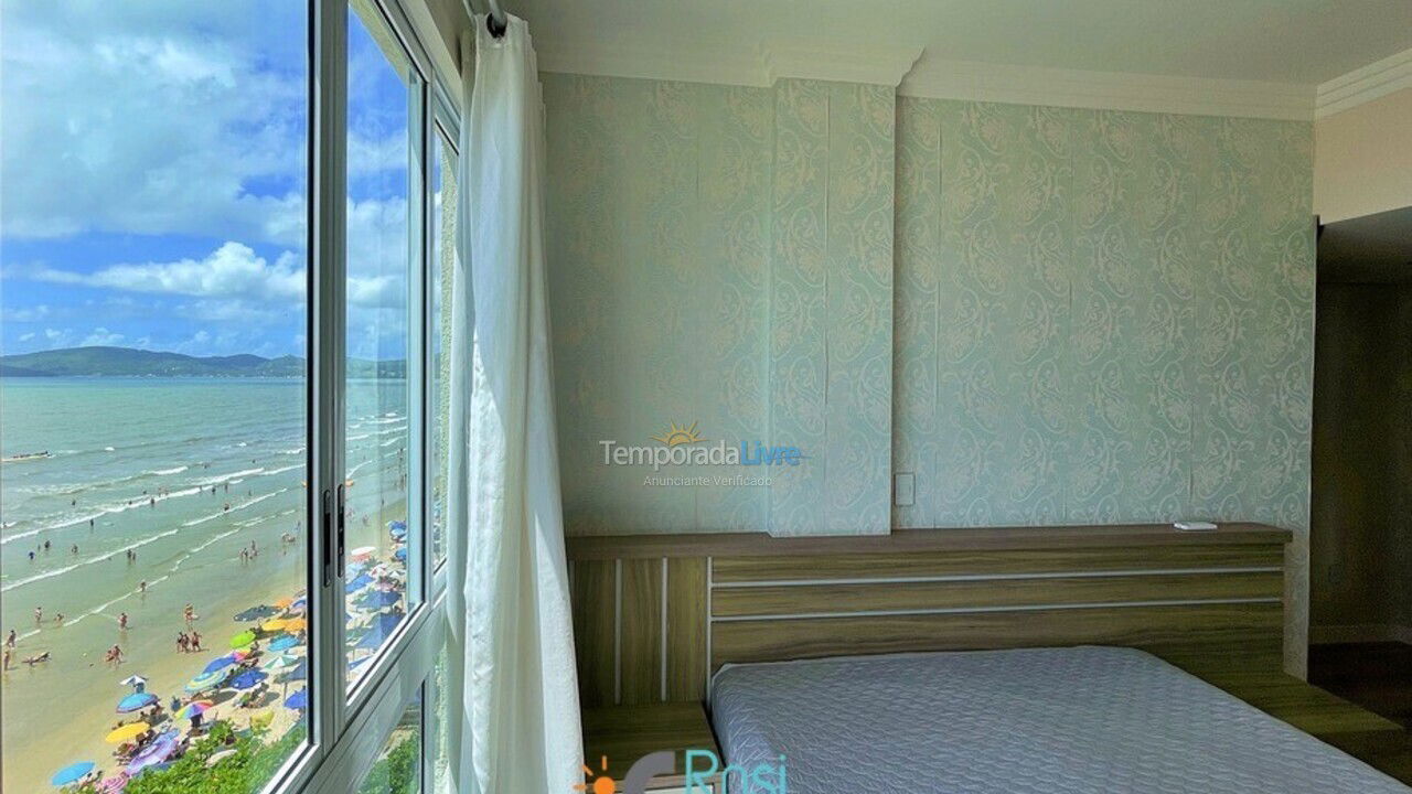 Apartamento para aluguel de temporada em Itapema (Meia Praia Frente Mar)