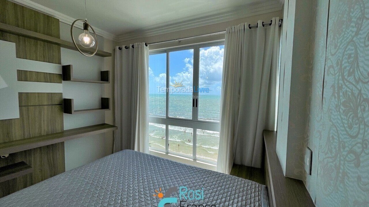 Apartamento para aluguel de temporada em Itapema (Meia Praia Frente Mar)