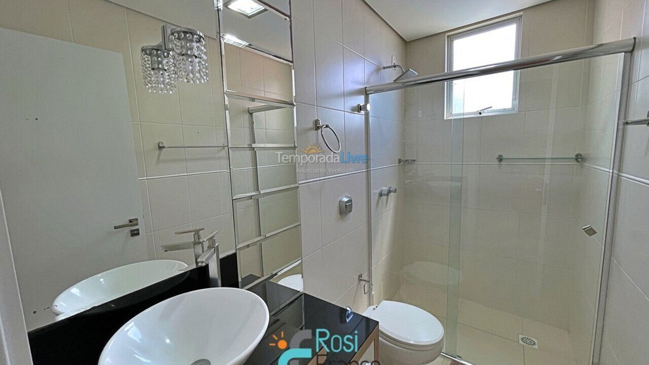 Apartamento para aluguel de temporada em Itapema (Meia Praia Frente Mar)