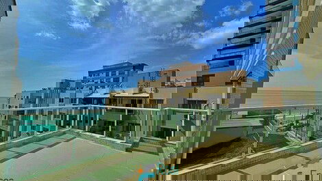 Apartamento con 4 suites y vista al mar en Meia Praia, SC