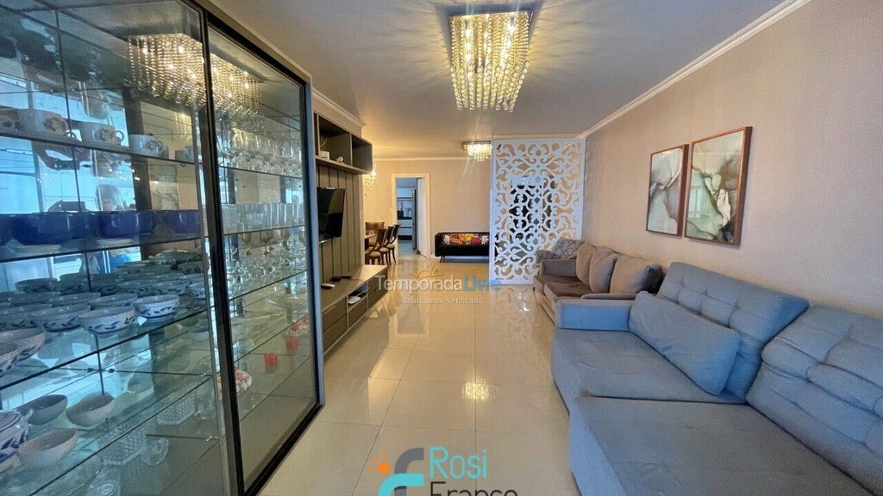 Apartamento para aluguel de temporada em Itapema (Meia Praia Frente Mar)