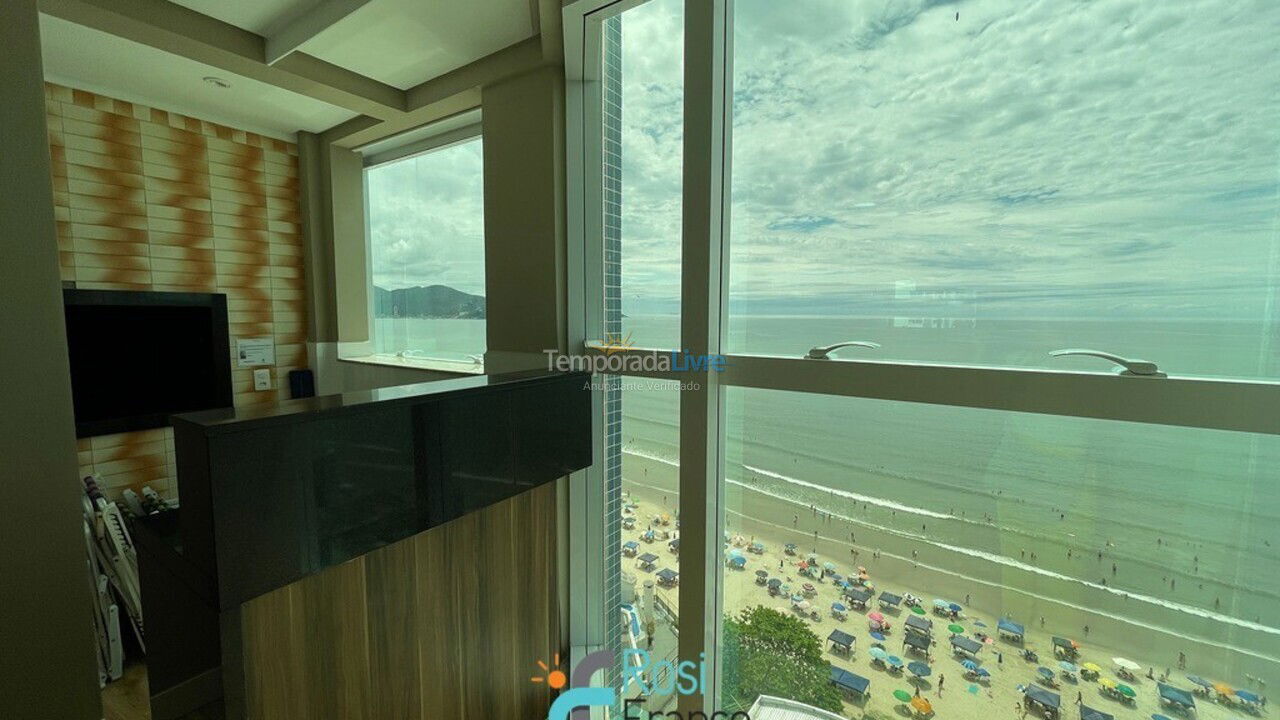 Apartamento para aluguel de temporada em Itapema (Meia Praia Quadra do Mar)