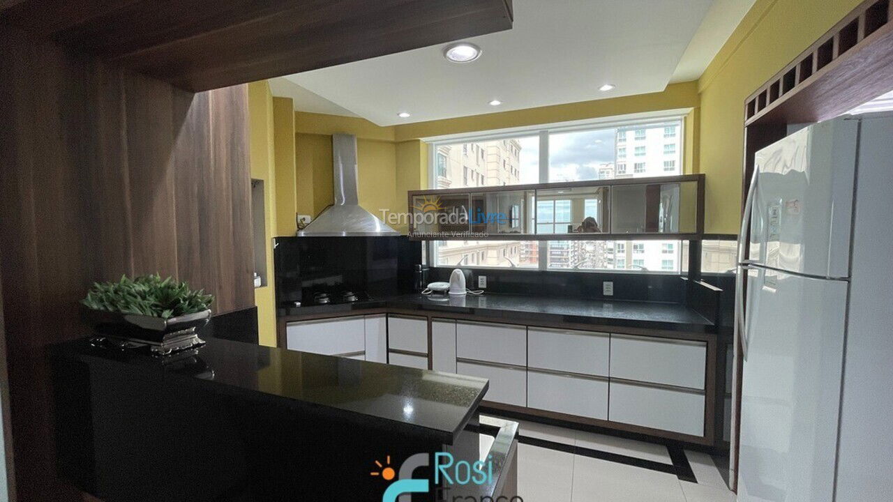 Apartamento para aluguel de temporada em Itapema (Meia Praia Quadra do Mar)