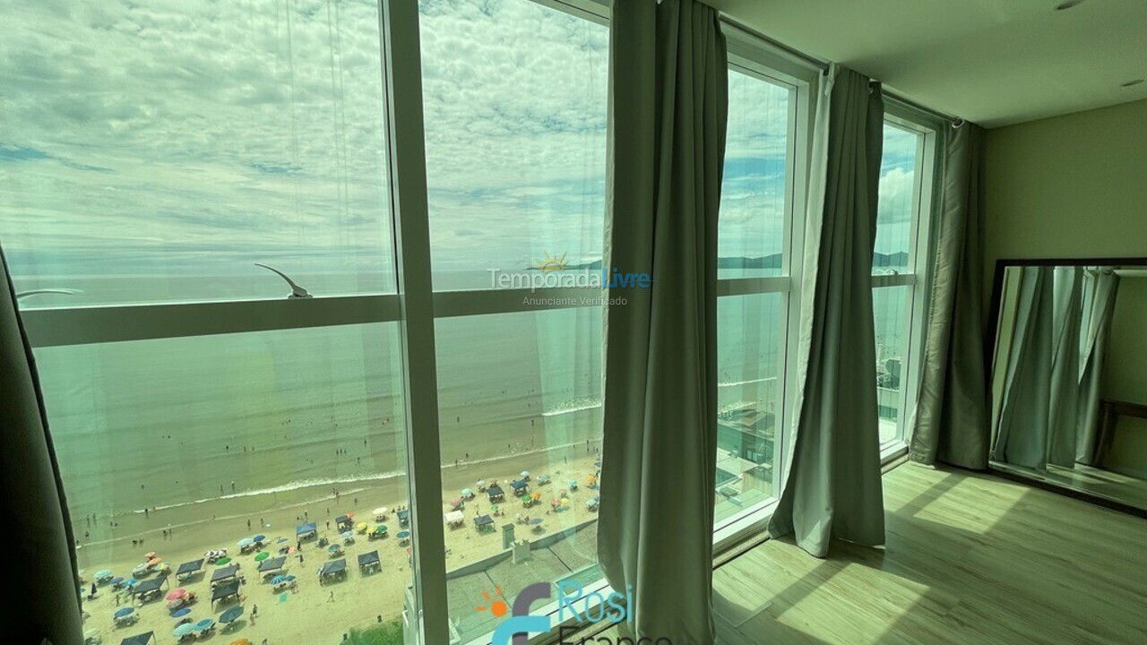Apartamento para aluguel de temporada em Itapema (Meia Praia Quadra do Mar)