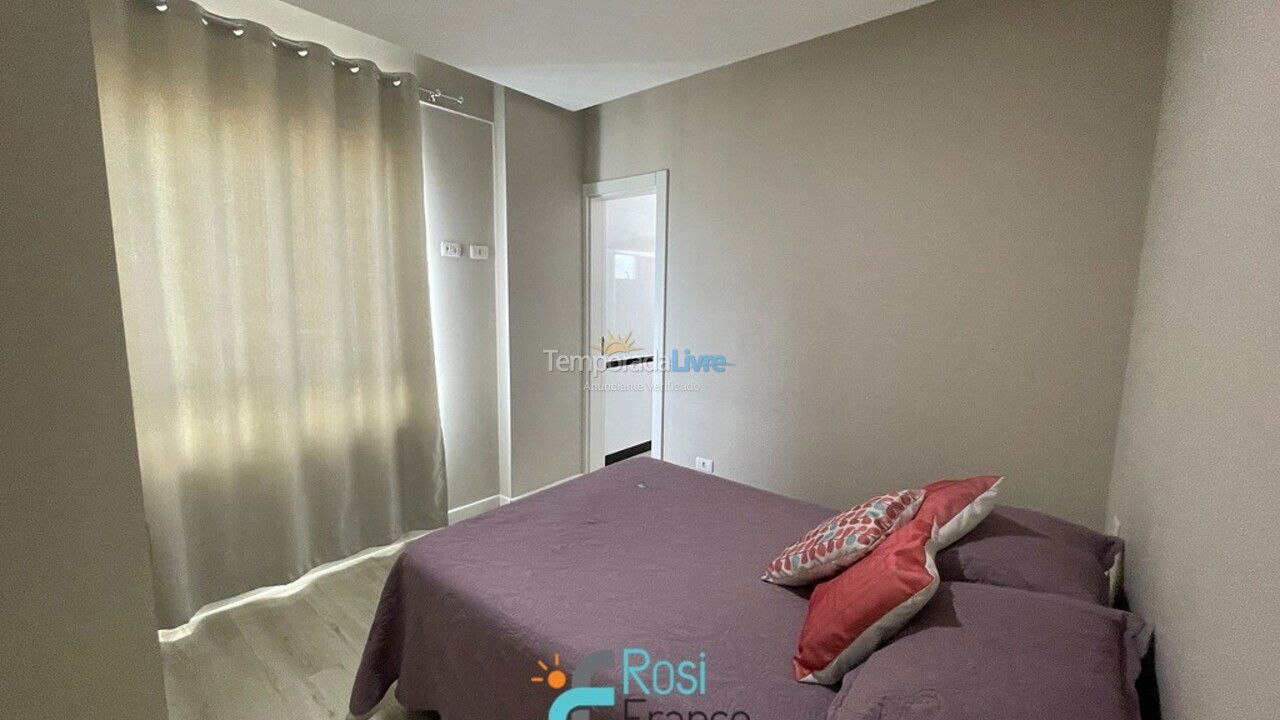 Apartamento para aluguel de temporada em Itapema (Meia Praia Quadra do Mar)