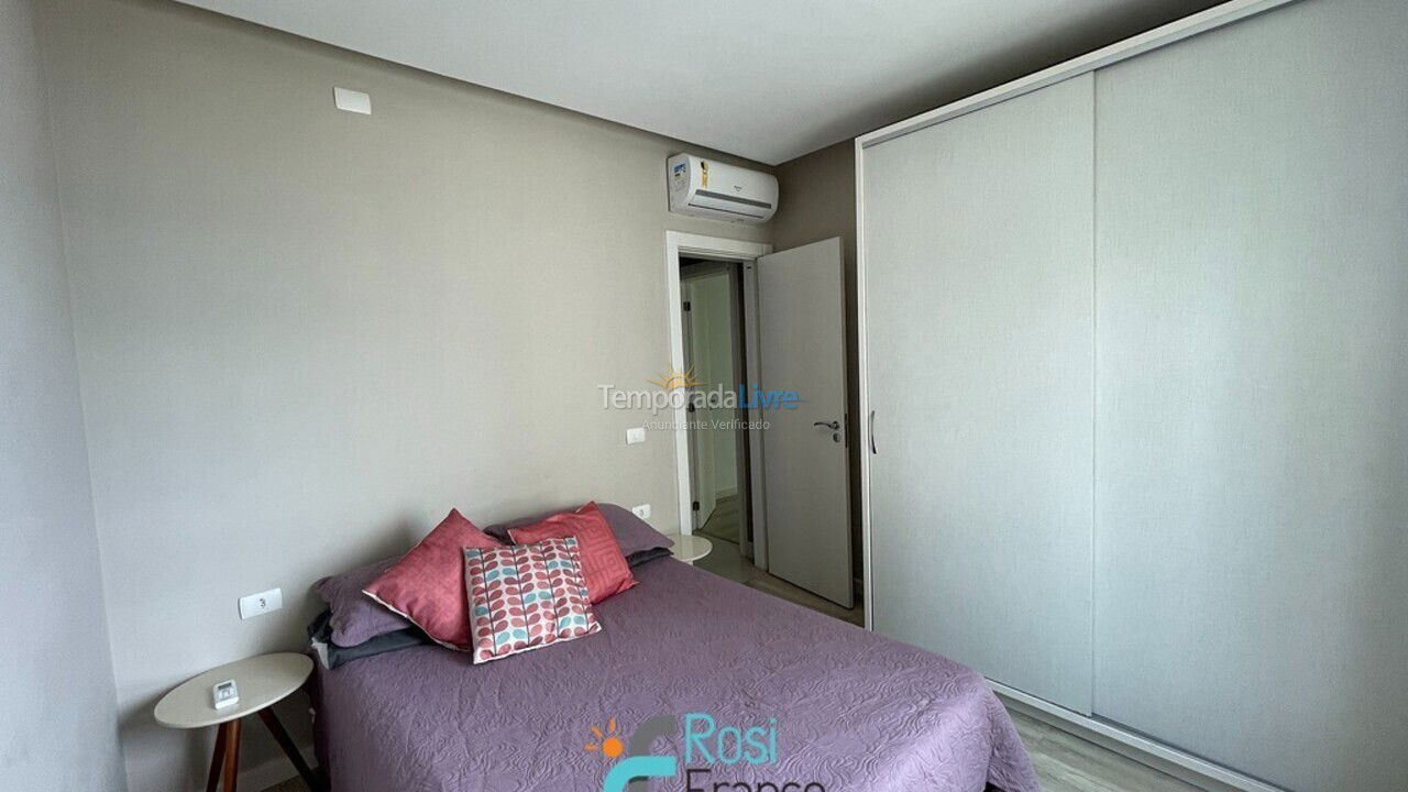 Apartamento para aluguel de temporada em Itapema (Meia Praia Quadra do Mar)