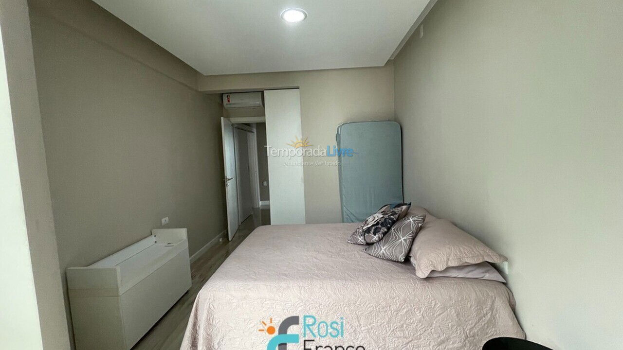 Apartamento para aluguel de temporada em Itapema (Meia Praia Quadra do Mar)