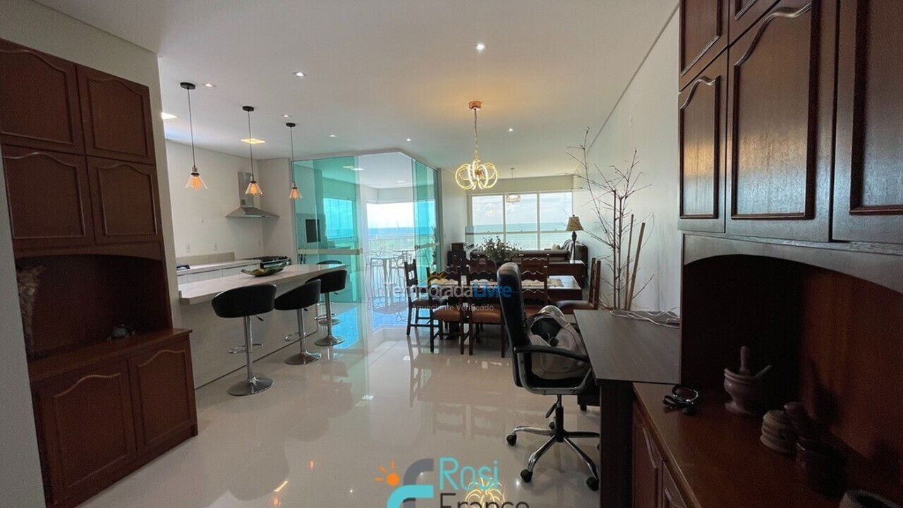 Apartamento para aluguel de temporada em Itapema (Meia Praia Frente Mar)