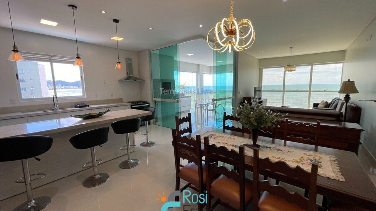 Apartamento para aluguel de temporada em Itapema (Meia Praia Frente Mar)