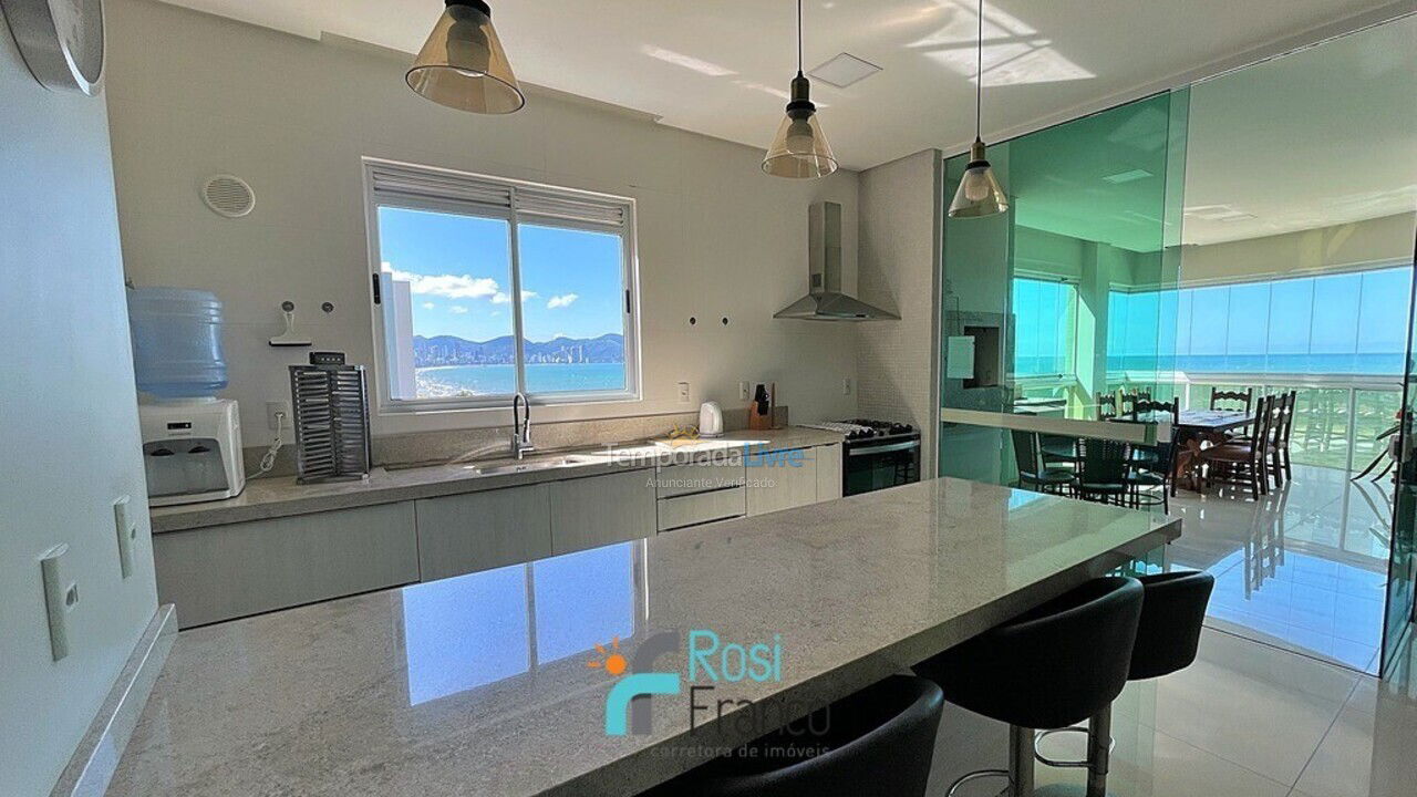 Apartamento para aluguel de temporada em Itapema (Meia Praia Frente Mar)