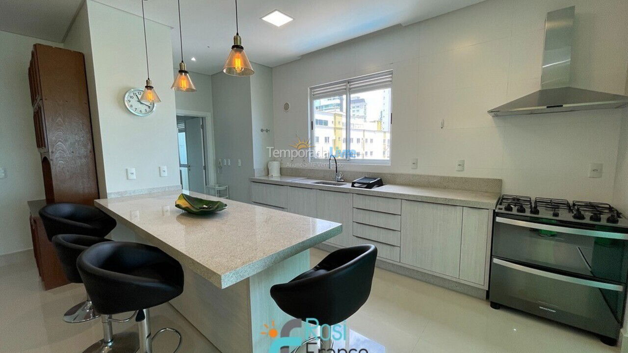 Apartamento para aluguel de temporada em Itapema (Meia Praia Frente Mar)