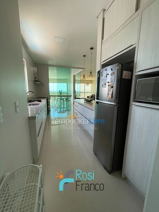 Apartamento para aluguel de temporada em Itapema (Meia Praia Frente Mar)