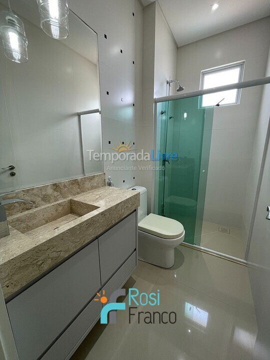 Apartamento para aluguel de temporada em Itapema (Meia Praia Frente Mar)
