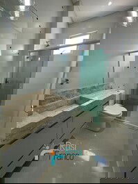 Apartamento 4 suítes frente mar Meia Praia SC