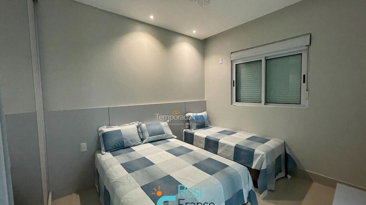 Apartamento para aluguel de temporada em Itapema (Meia Praia Frente Mar)