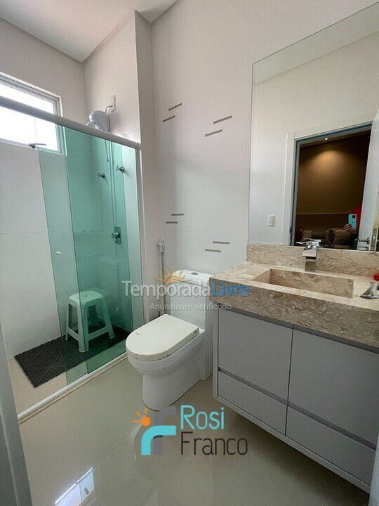 Apartamento para aluguel de temporada em Itapema (Meia Praia Frente Mar)