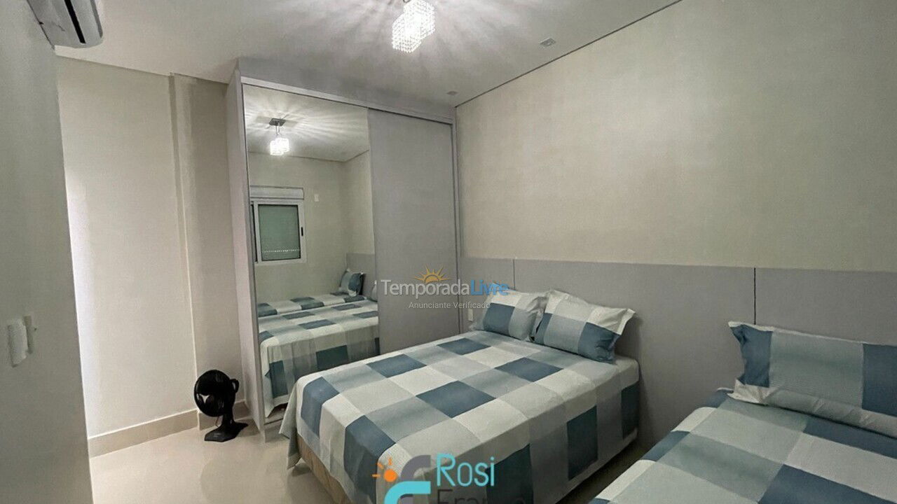 Apartamento para aluguel de temporada em Itapema (Meia Praia Frente Mar)