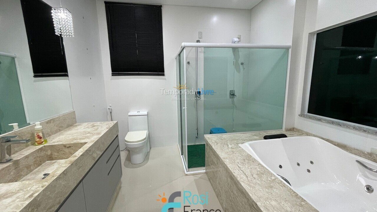 Apartamento para aluguel de temporada em Itapema (Meia Praia Frente Mar)