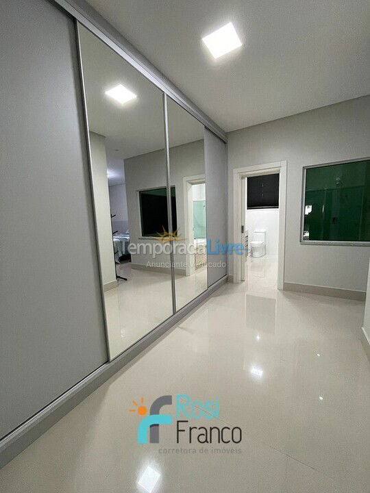 Apartamento para aluguel de temporada em Itapema (Meia Praia Frente Mar)