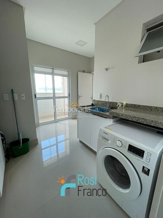 Apartamento para aluguel de temporada em Itapema (Meia Praia Frente Mar)