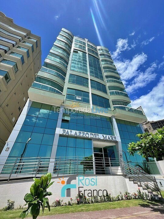 Apartamento para aluguel de temporada em Itapema (Meia Praia Frente Mar)