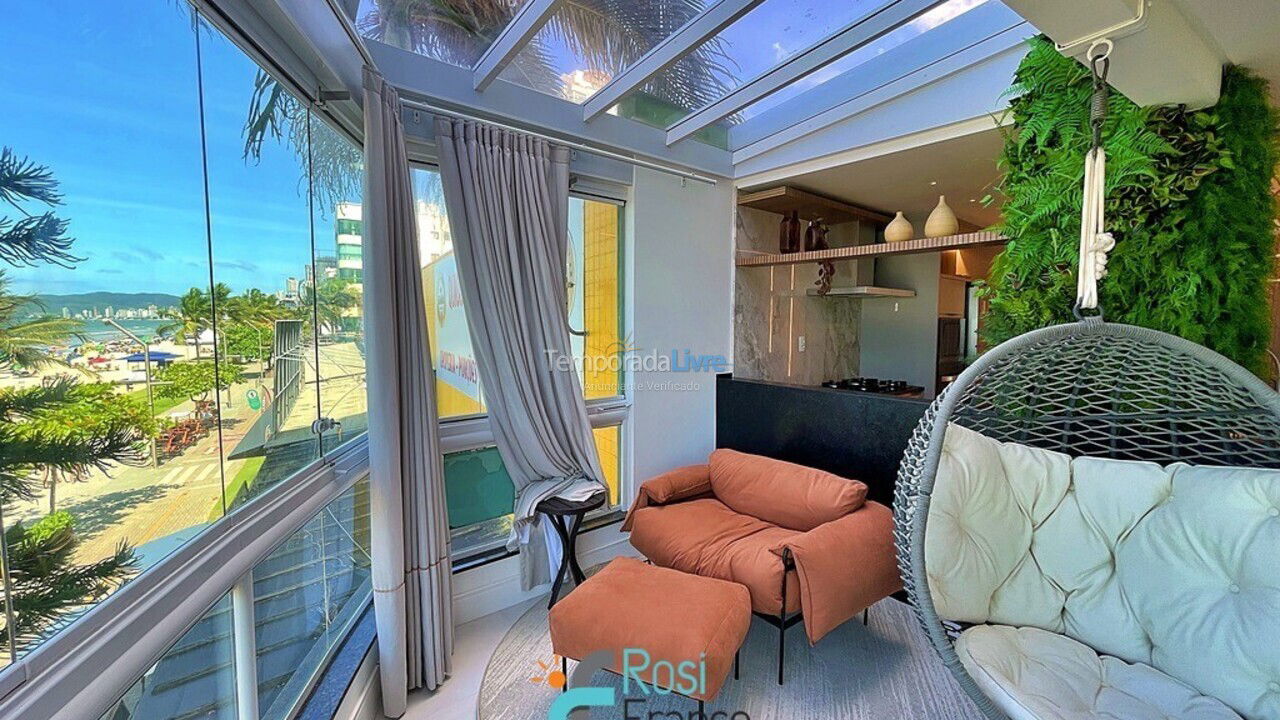 Apartamento para aluguel de temporada em Itapema (Meia Praia Frente Mar)