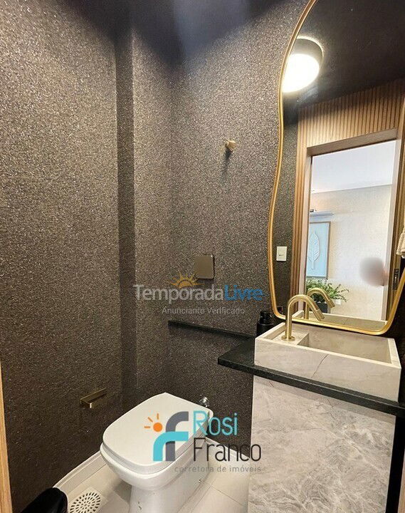 Apartamento para aluguel de temporada em Itapema (Meia Praia Frente Mar)