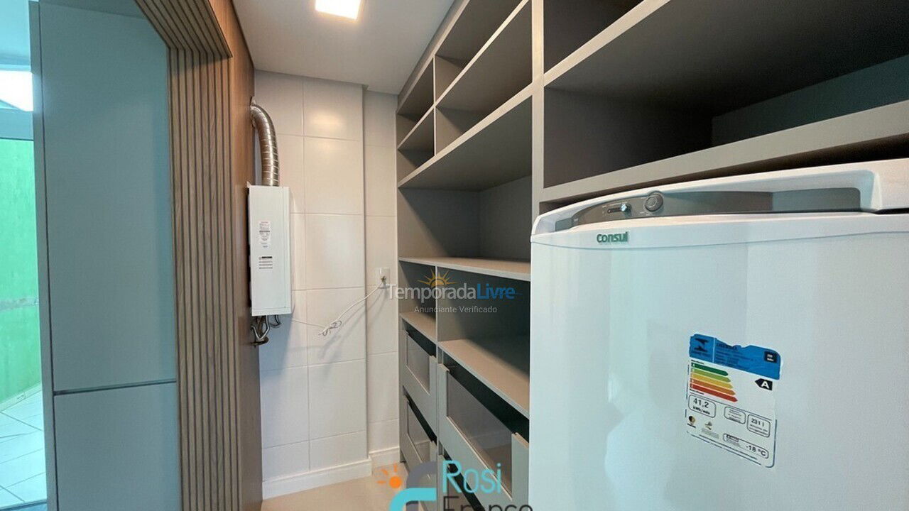 Apartamento para aluguel de temporada em Itapema (Meia Praia Frente Mar)
