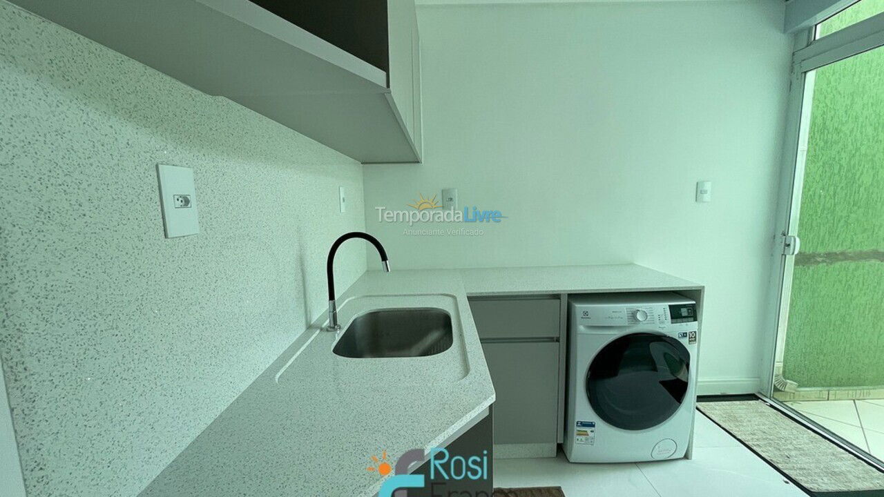 Apartamento para aluguel de temporada em Itapema (Meia Praia Frente Mar)