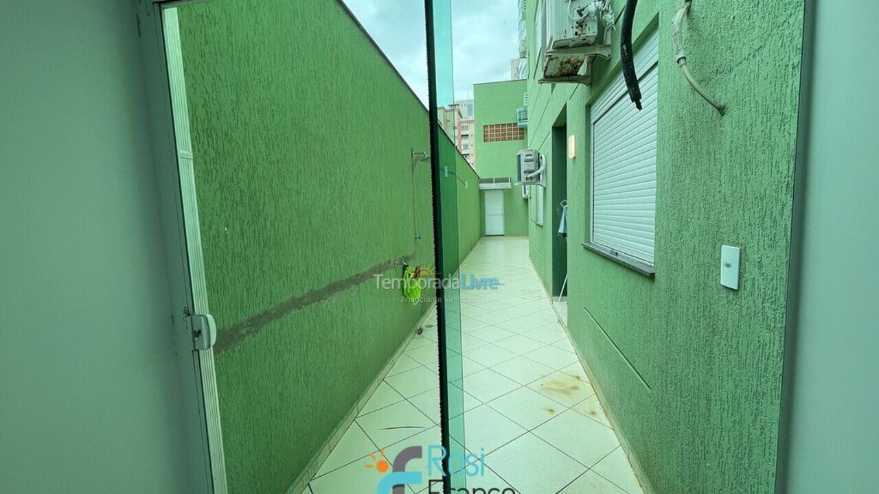 Apartamento para aluguel de temporada em Itapema (Meia Praia Frente Mar)