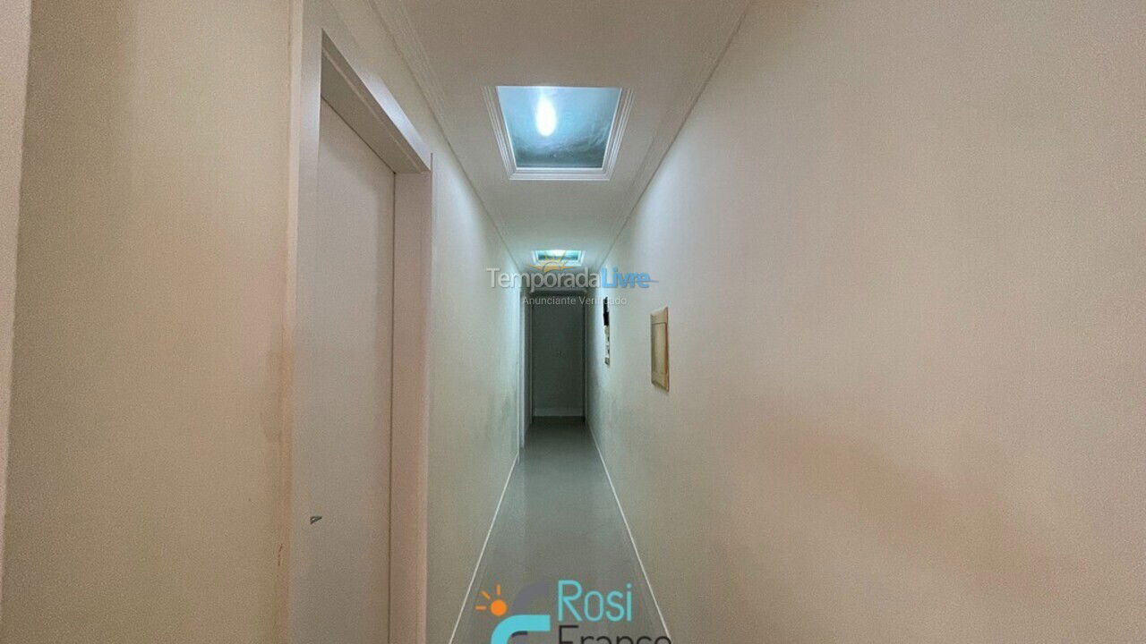 Apartamento para aluguel de temporada em Itapema (Meia Praia Frente Mar)