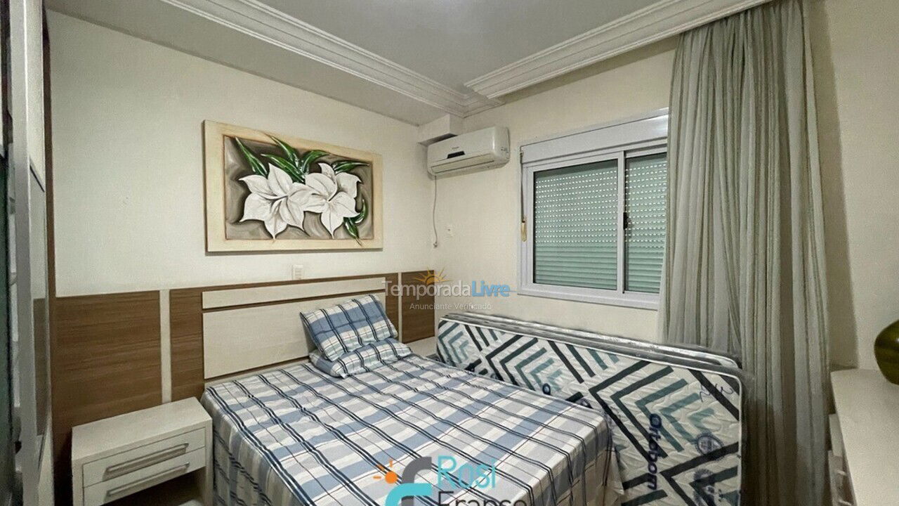 Apartamento para aluguel de temporada em Itapema (Meia Praia Frente Mar)