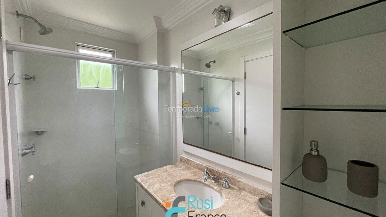 Apartamento para aluguel de temporada em Itapema (Meia Praia Frente Mar)