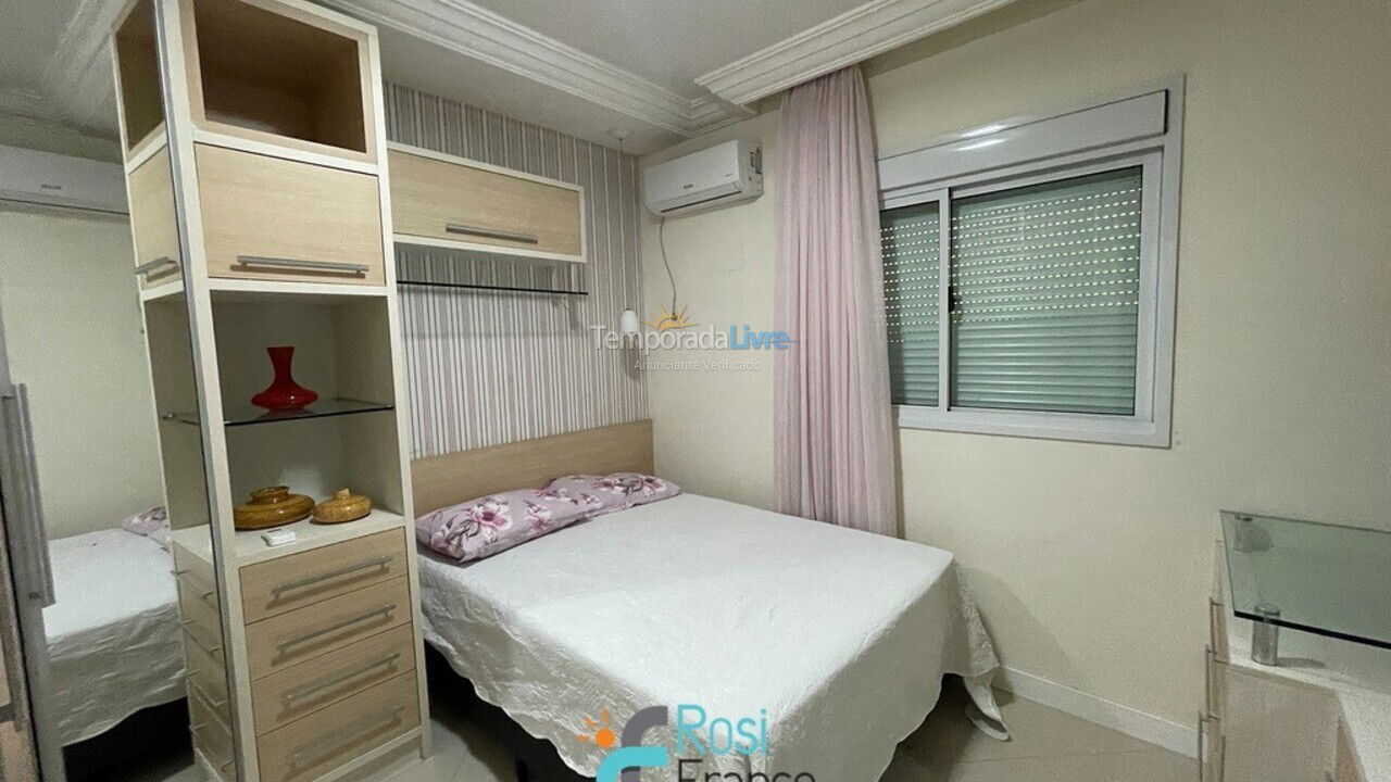 Apartamento para aluguel de temporada em Itapema (Meia Praia Frente Mar)