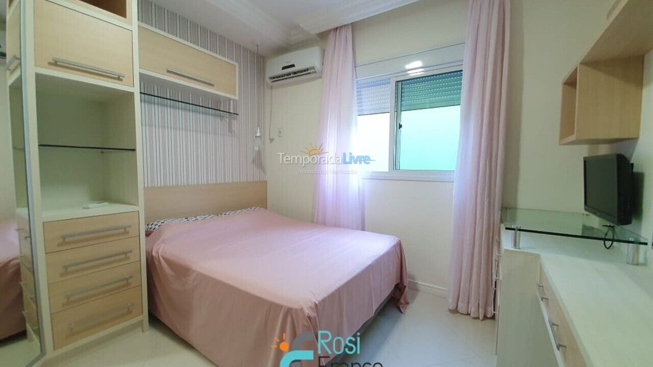 Apartamento para aluguel de temporada em Itapema (Meia Praia Frente Mar)