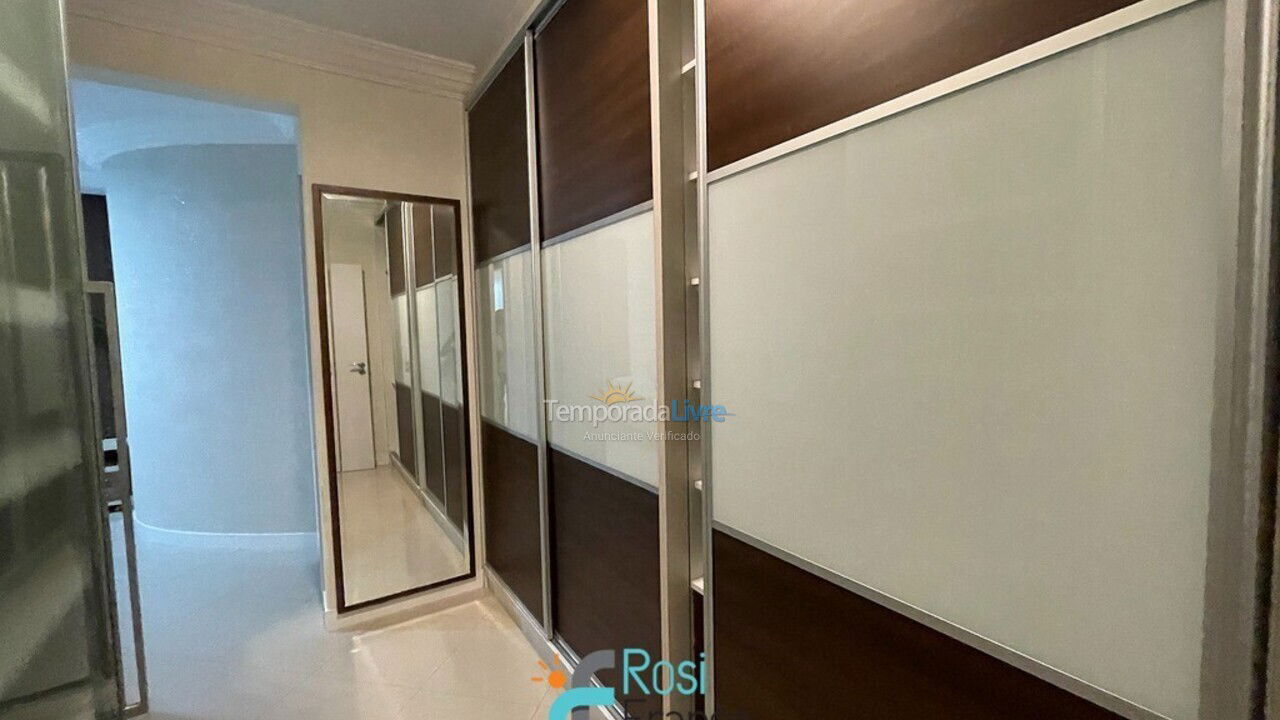 Apartamento para aluguel de temporada em Itapema (Meia Praia Frente Mar)
