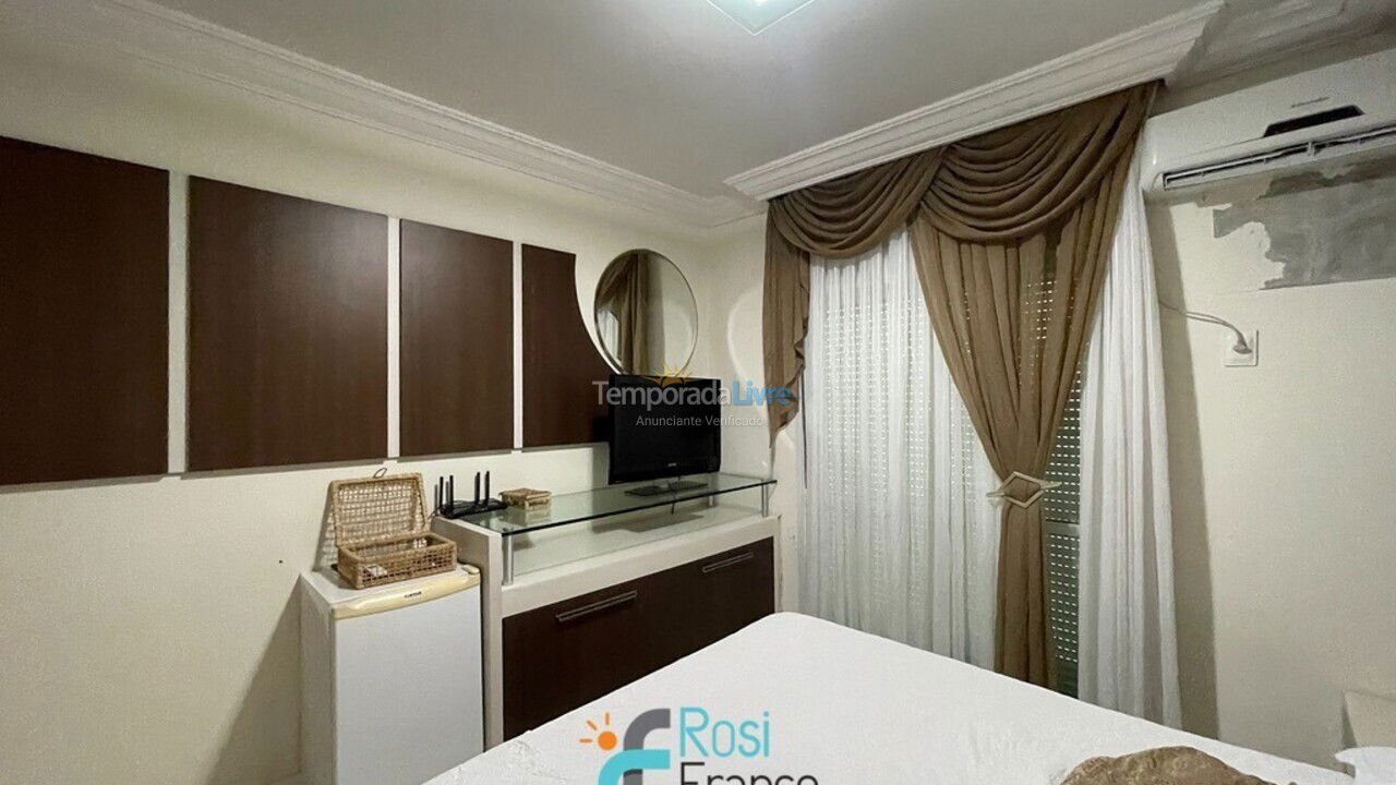 Apartamento para aluguel de temporada em Itapema (Meia Praia Frente Mar)